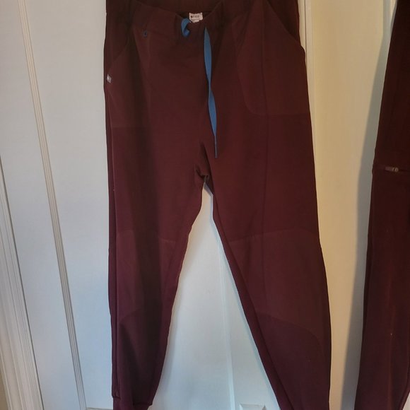 FIGS DISNEY LIMITED EDITION DISNEY BURGUNDY - Picture 6 of 13